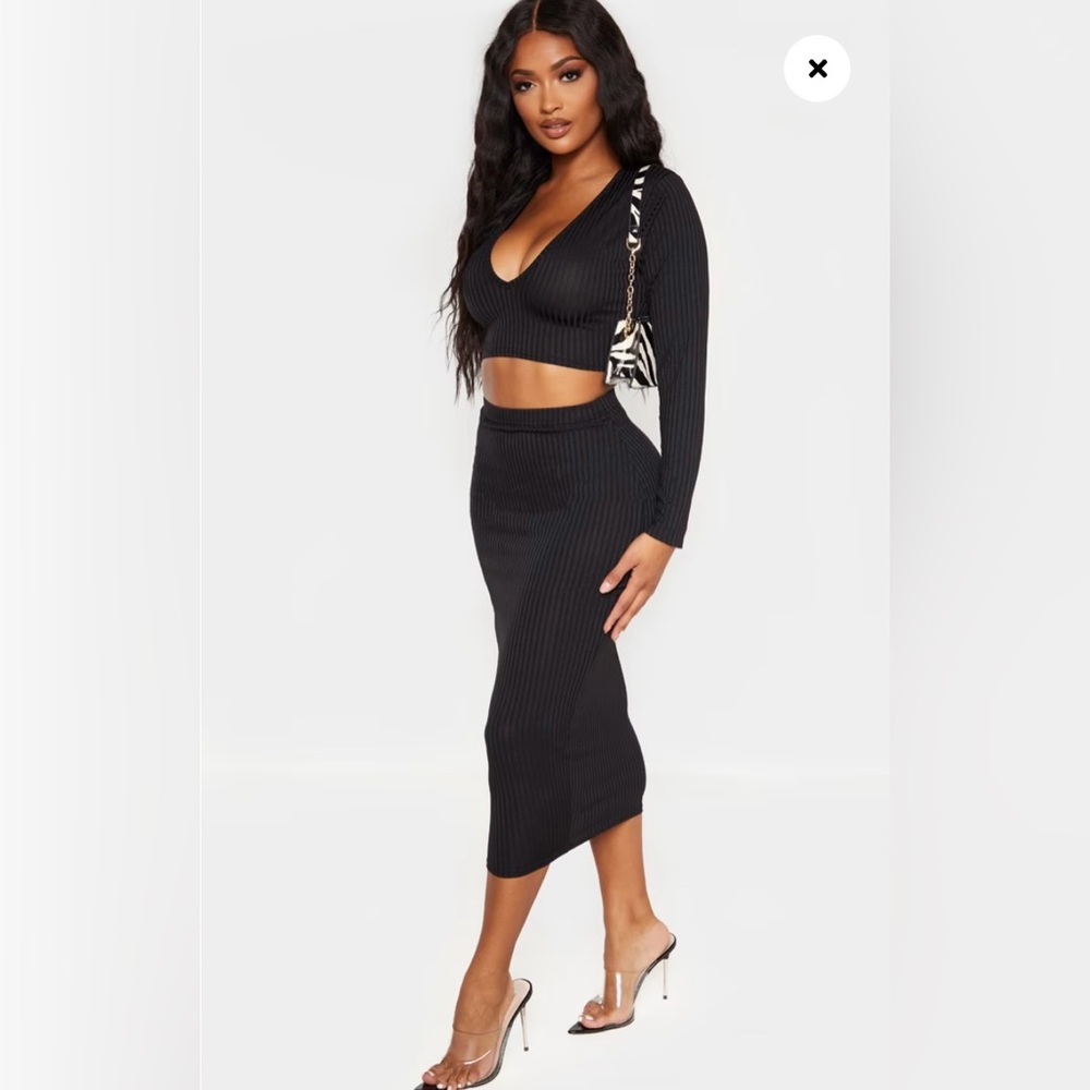 Pretty Little Thing Black Ribbed Lightweight Fitted Bodycon Skirt in Size 2 NWT